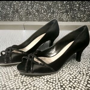 Caparros Women's Black Satin Peep-Toe Heels with Criss Cross Sequin Detail Sz 8-